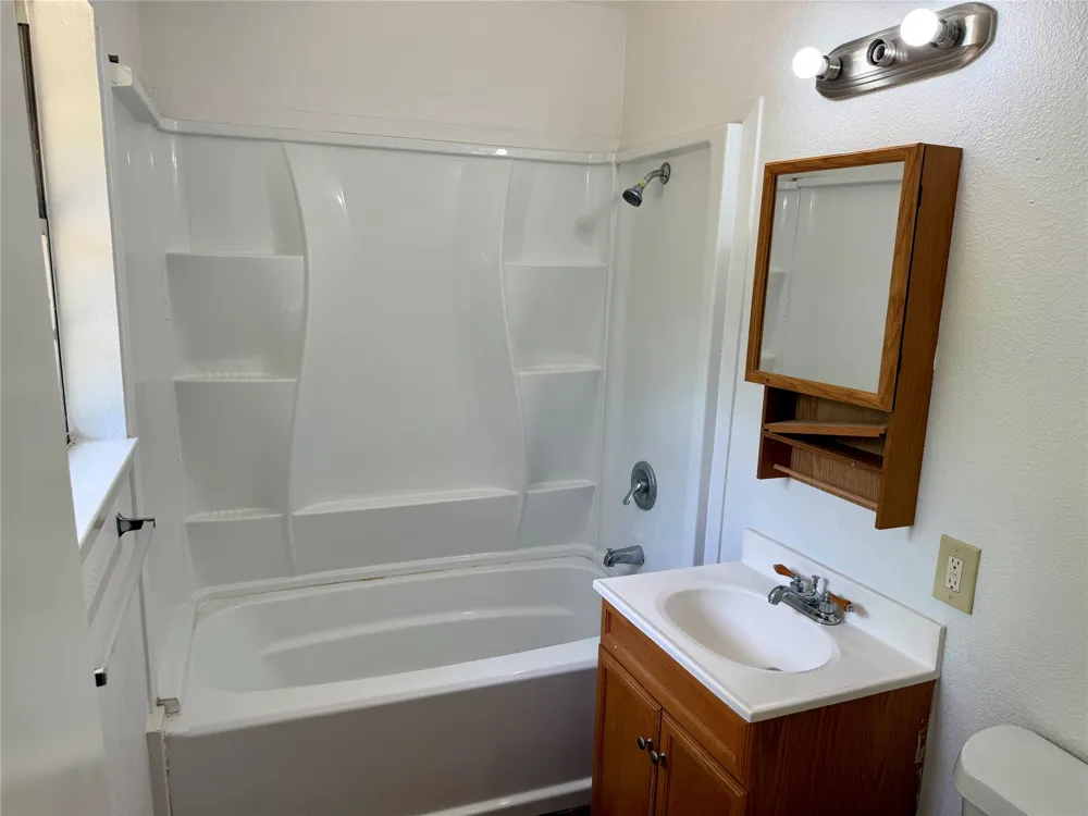 1407 N East St Belton, TX 76513