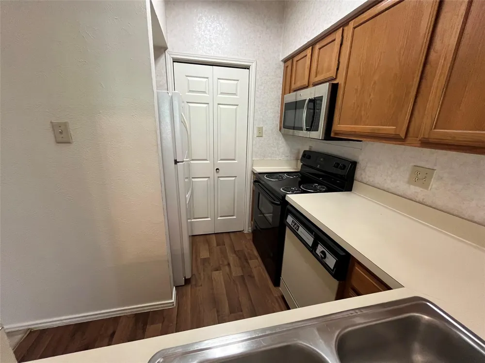 501 Arbor Creek Drive #207 Euless, TX 76039