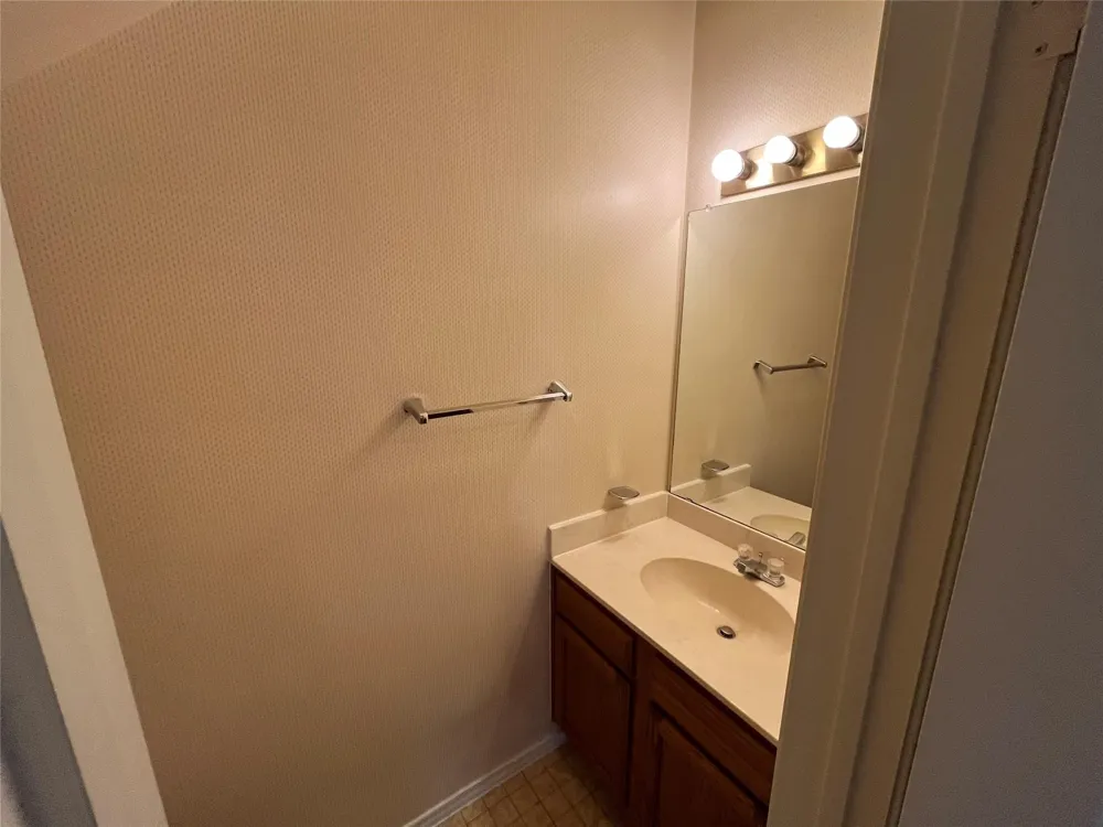 501 Arbor Creek Drive #207 Euless, TX 76039