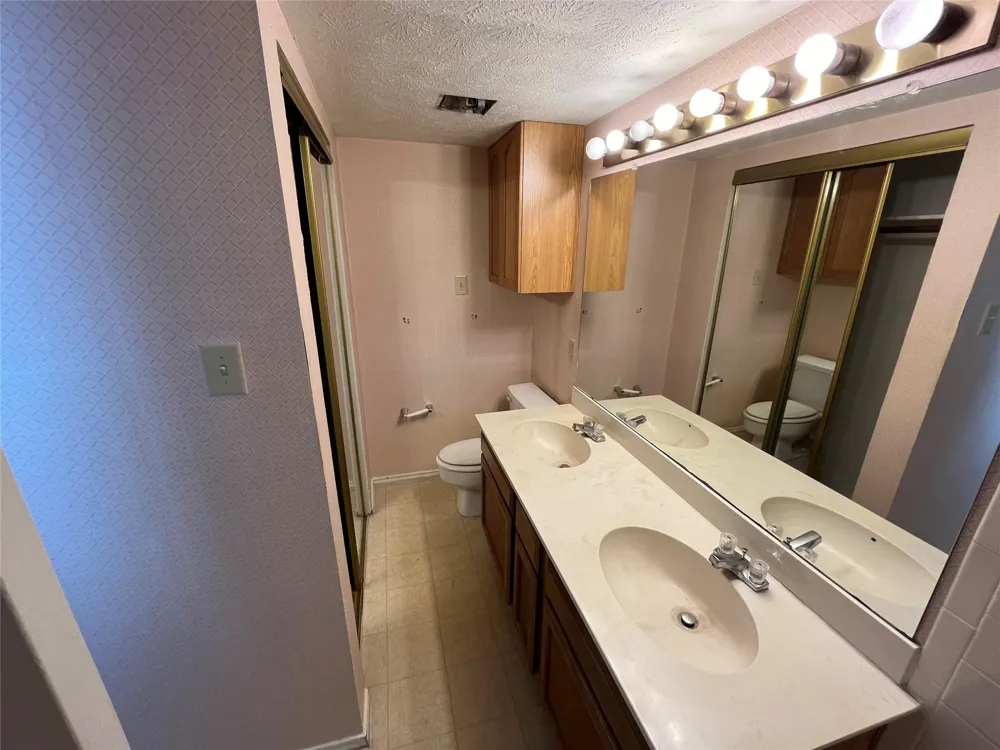 501 Arbor Creek Drive #207 Euless, TX 76039