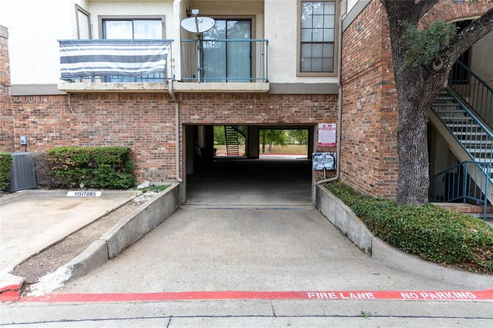 501 Arbor Creek Drive #207 Euless, TX 76039