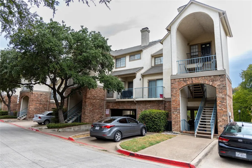 501 Arbor Creek Drive #207 Euless, TX 76039