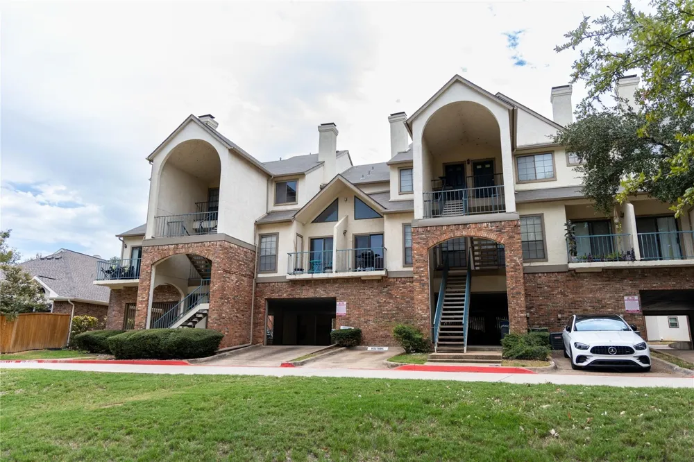 501 Arbor Creek Drive #207 Euless, TX 76039