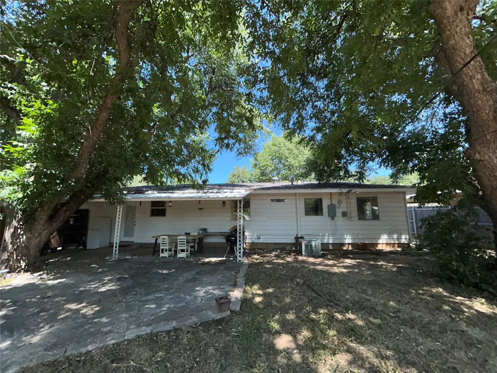 908 Fairview Street Graham, TX 76450