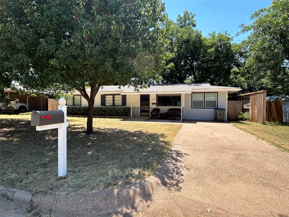 908 Fairview Street Graham, TX 76450