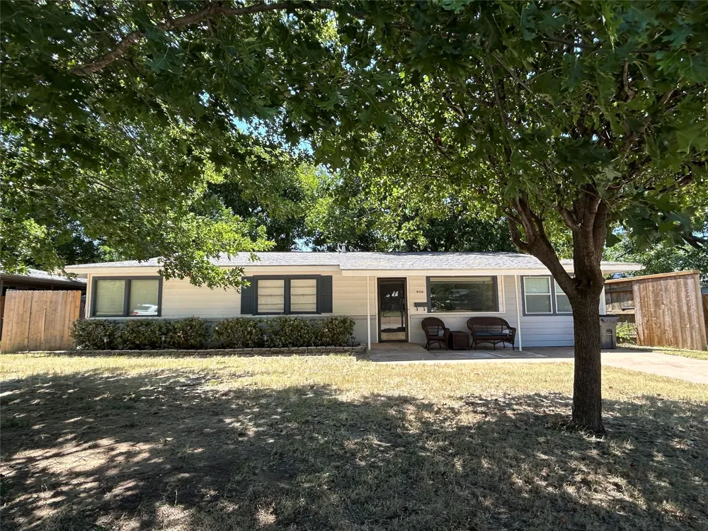 908 Fairview Street Graham, TX 76450