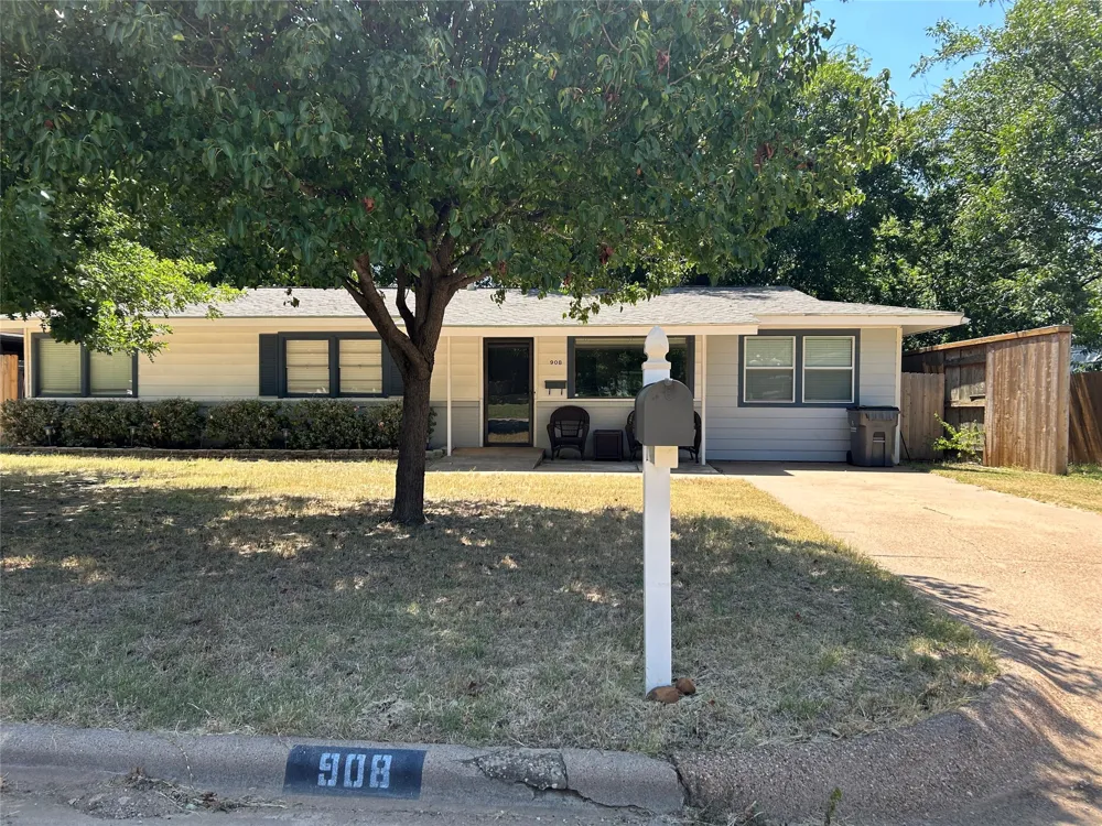 908 Fairview Street Graham, TX 76450