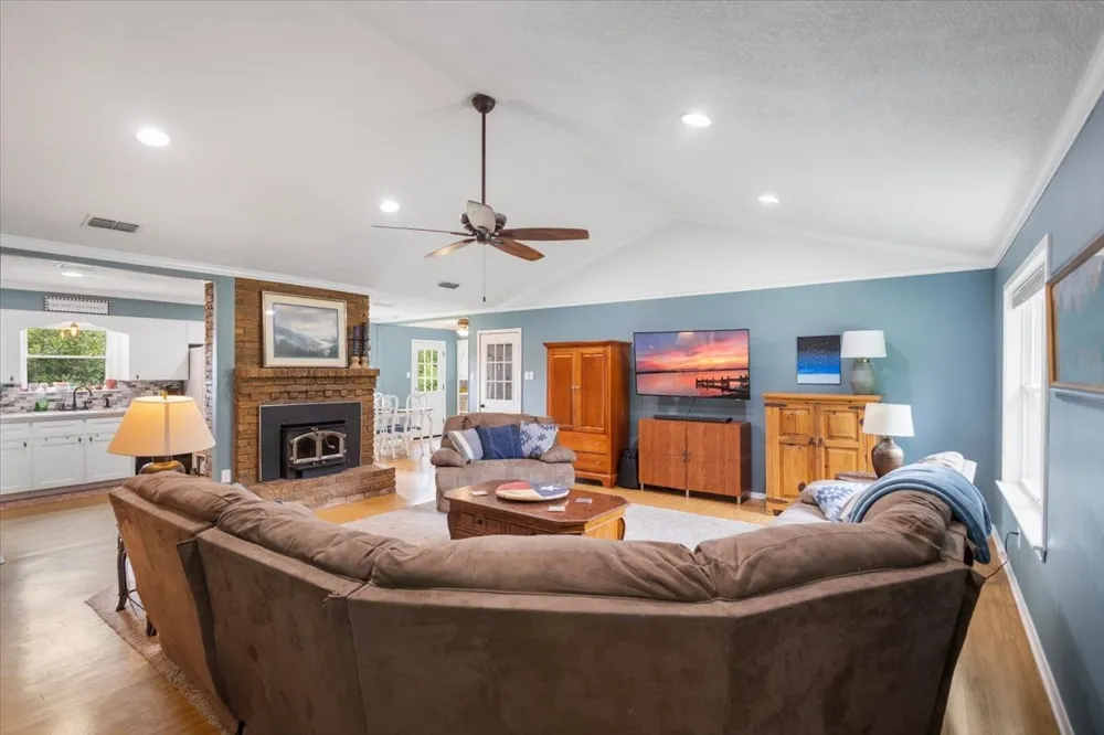 222 County Road 4850 Winnsboro, TX 75494