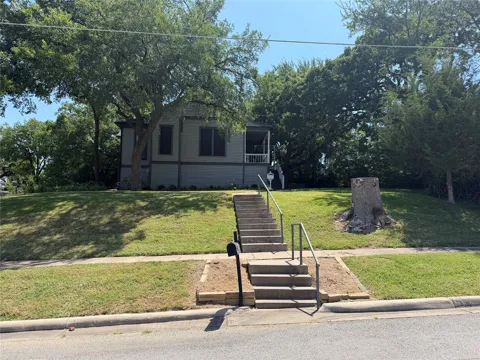 811 Elm Street