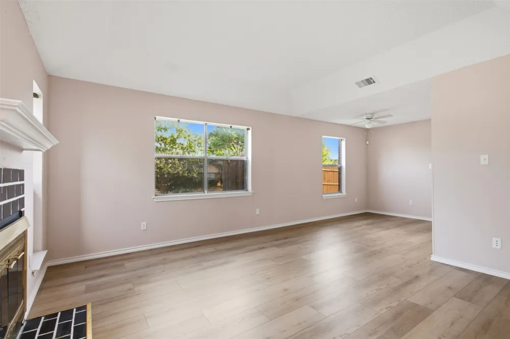 2901 Kathleen Lane Euless, TX 76039