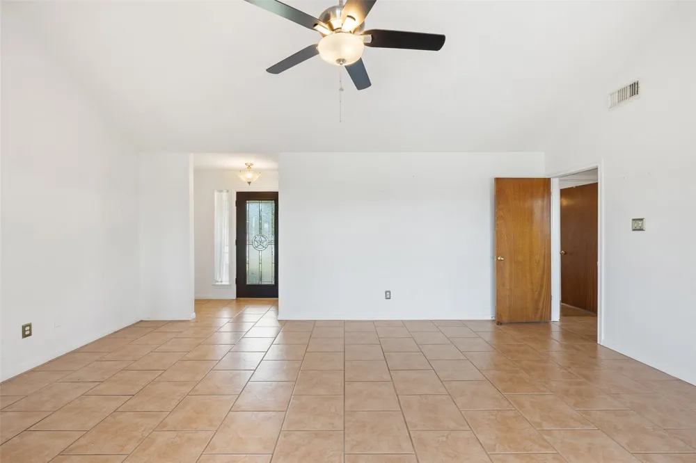 504 Ave N Johnson City, TX 78636