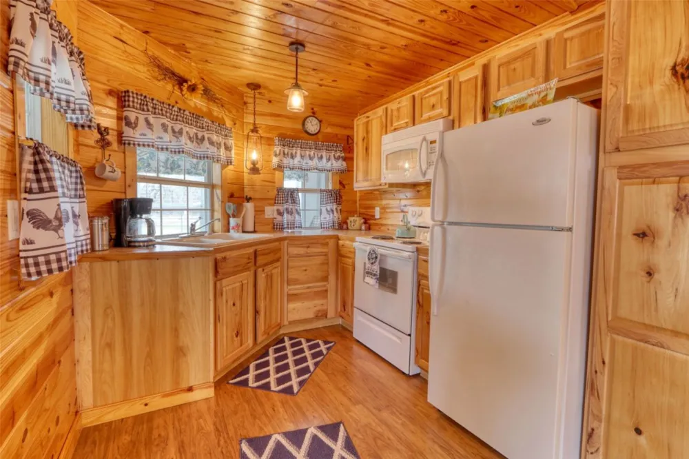 504 Ave N Johnson City, TX 78636
