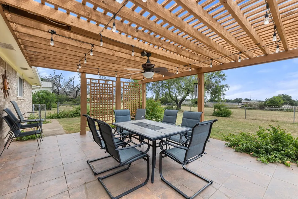 504 Ave N Johnson City, TX 78636