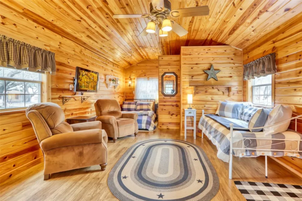 504 Ave N Johnson City, TX 78636