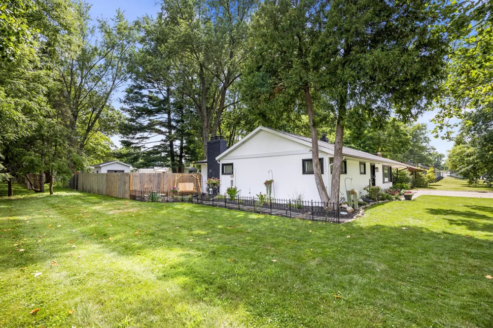 113 W Hughes Street Marshall, MI 49068