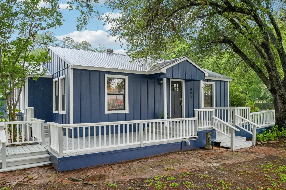 605 Bishop Street Smithville, TX 78957