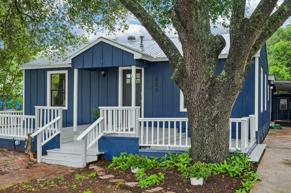 605 Bishop Street Smithville, TX 78957
