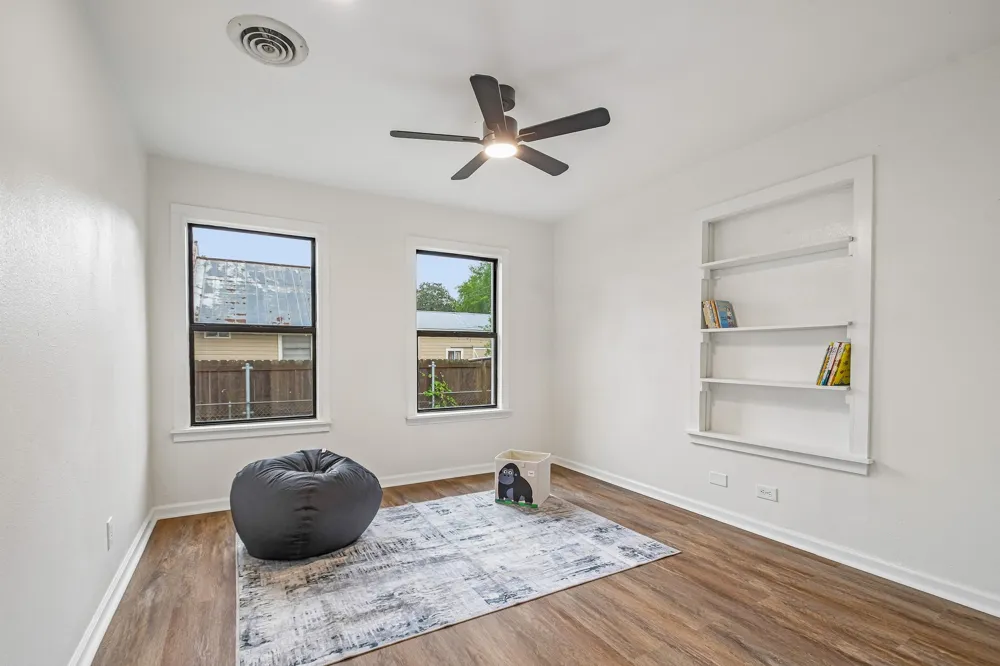 605 Bishop Street Smithville, TX 78957