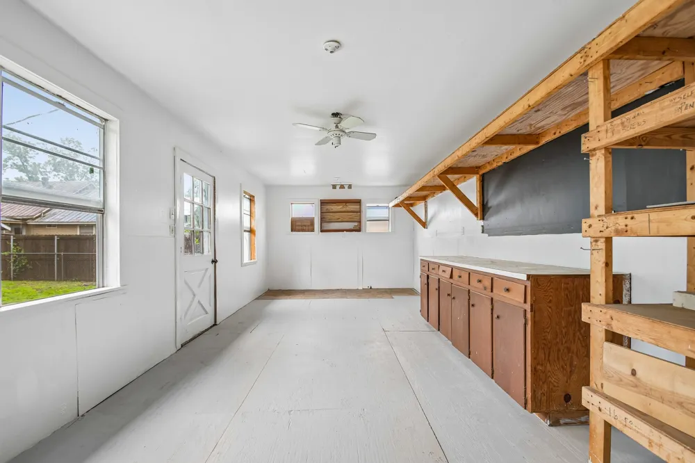605 Bishop Street Smithville, TX 78957