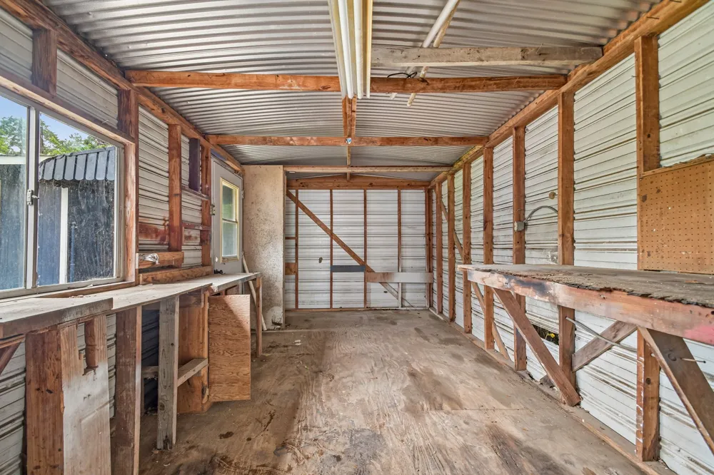 605 Bishop Street Smithville, TX 78957