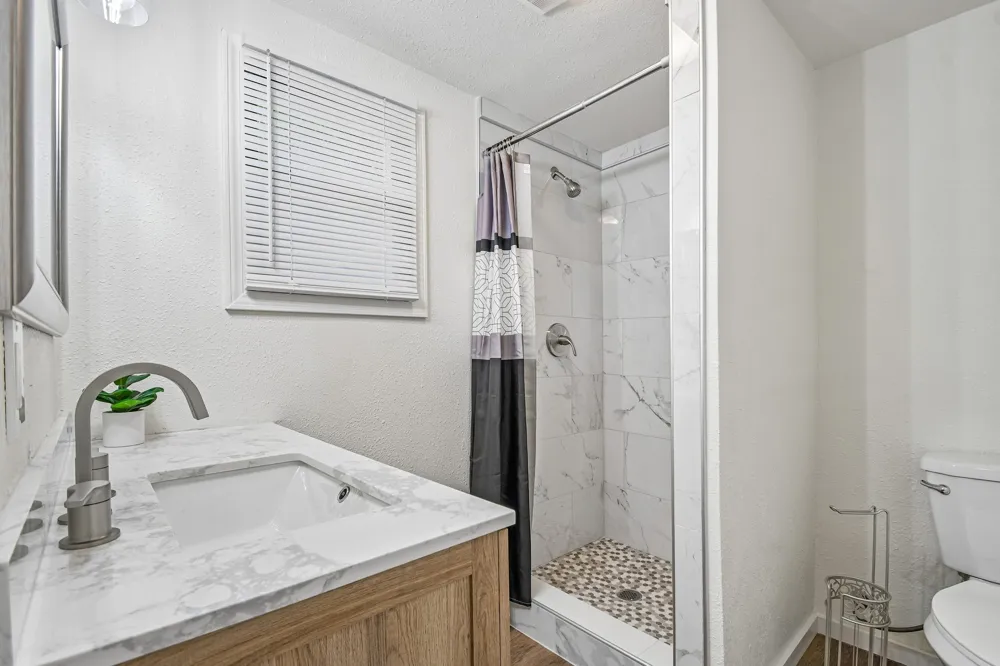 605 Bishop Street Smithville, TX 78957