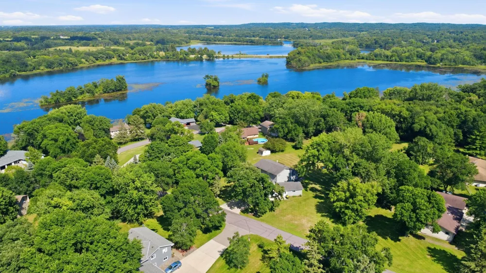 7126 196th Avenue NE New London, MN 56273