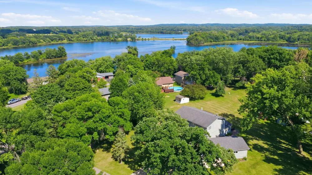 7126 196th Avenue NE New London, MN 56273