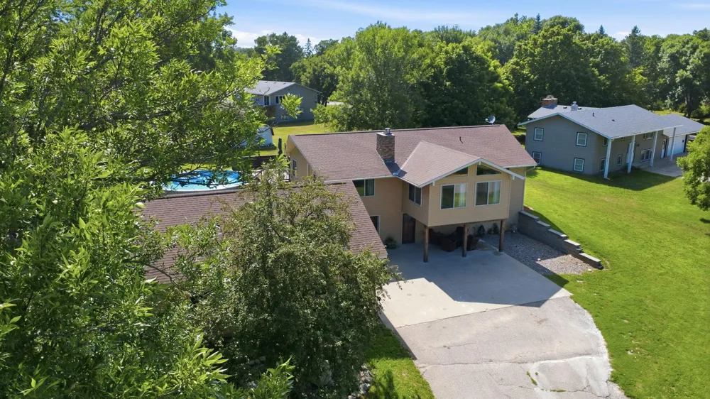 7126 196th Avenue NE New London, MN 56273