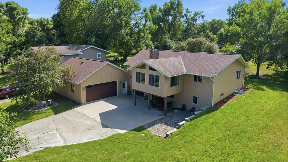7126 196th Avenue NE New London, MN 56273