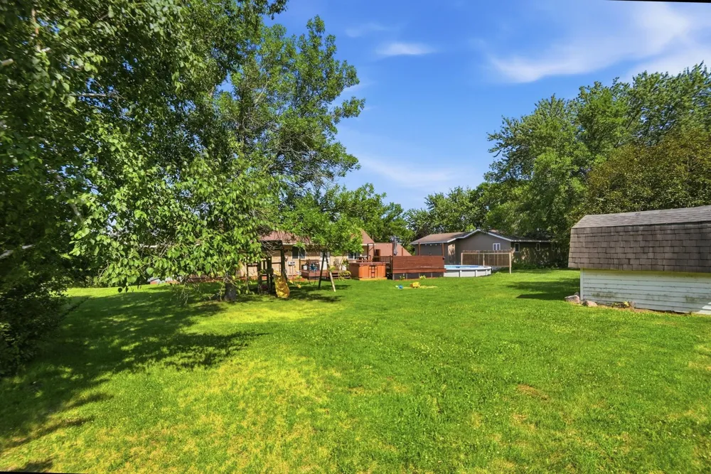 7126 196th Avenue NE New London, MN 56273