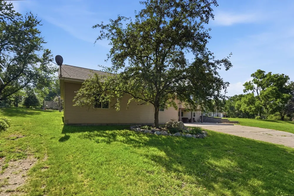 7126 196th Avenue NE New London, MN 56273