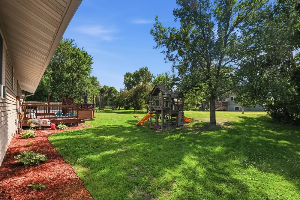 7126 196th Avenue NE New London, MN 56273