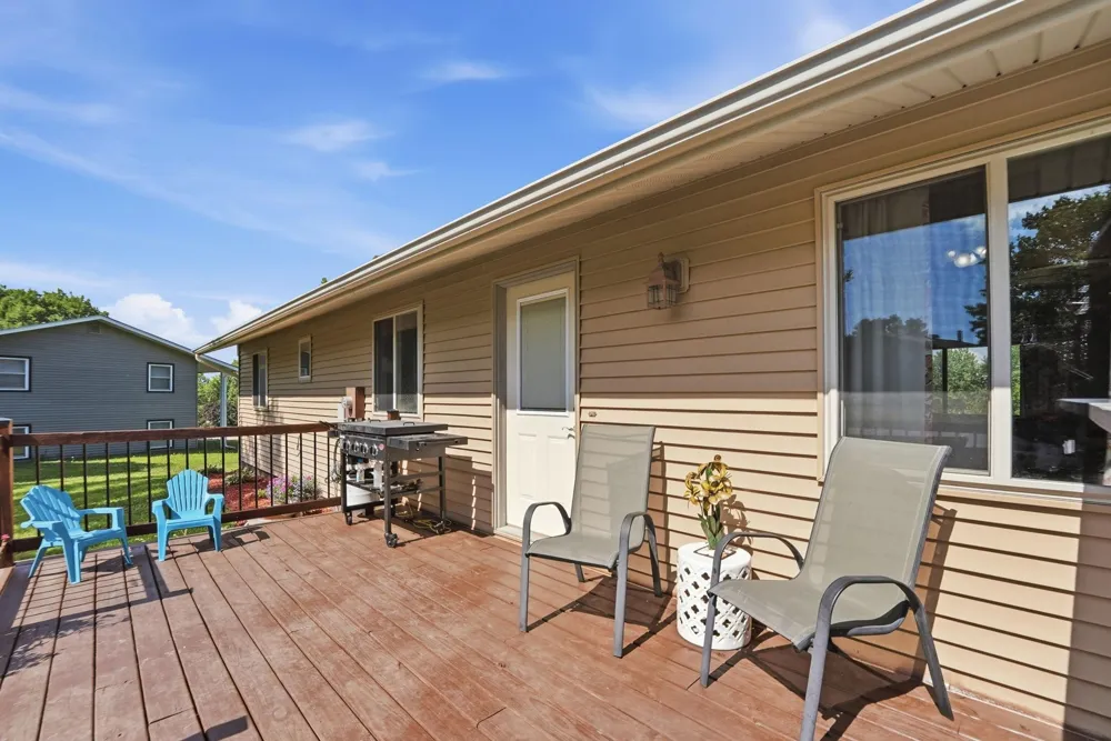 7126 196th Avenue NE New London, MN 56273