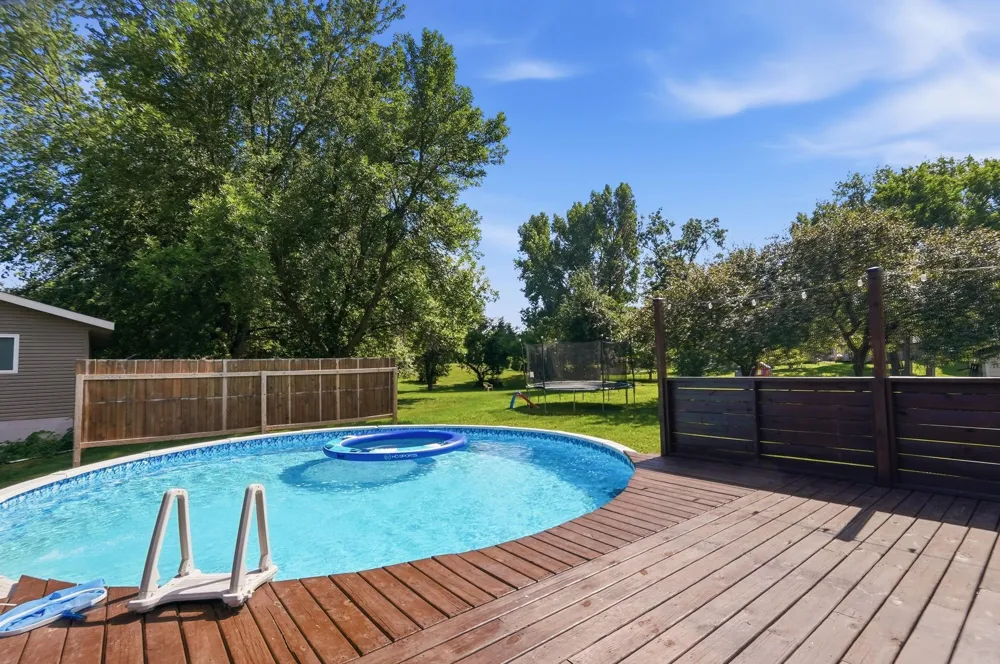 7126 196th Avenue NE New London, MN 56273