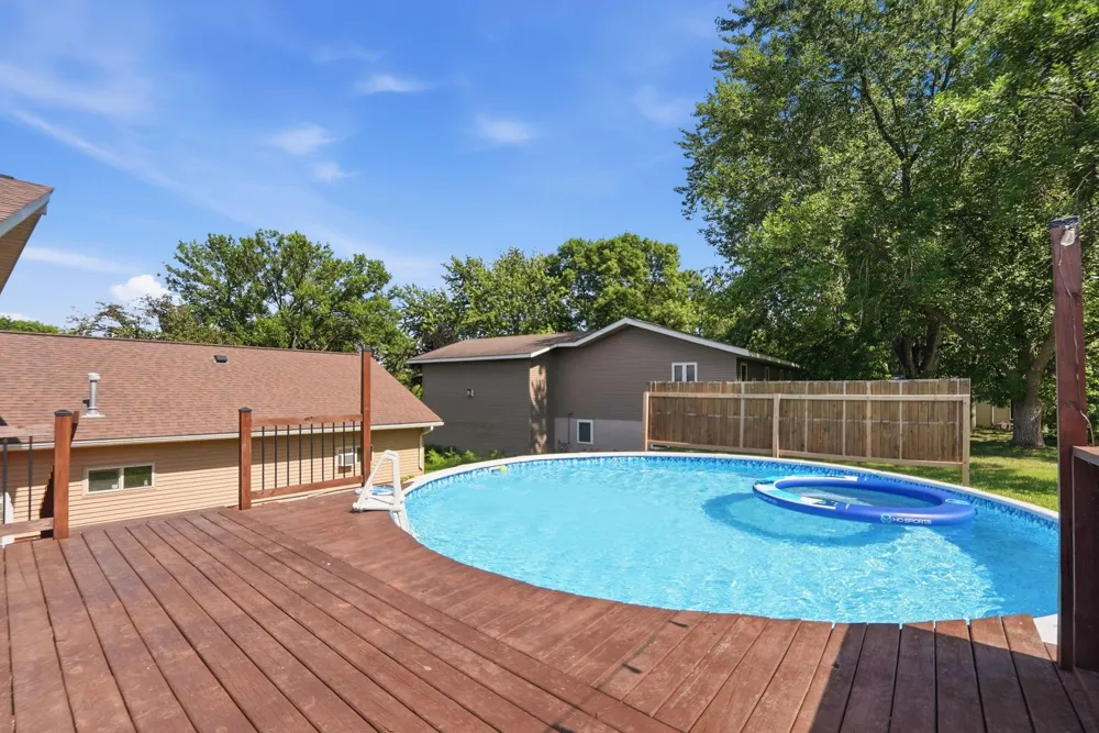 7126 196th Avenue NE New London, MN 56273