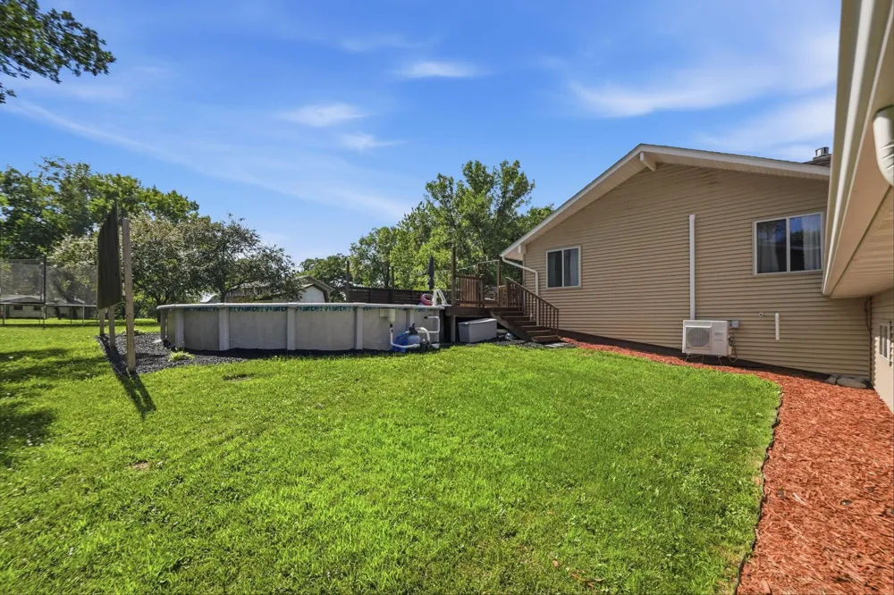 7126 196th Avenue NE New London, MN 56273