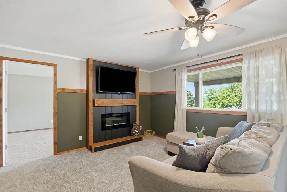 7126 196th Avenue NE New London, MN 56273