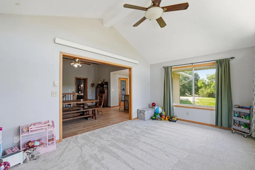7126 196th Avenue NE New London, MN 56273