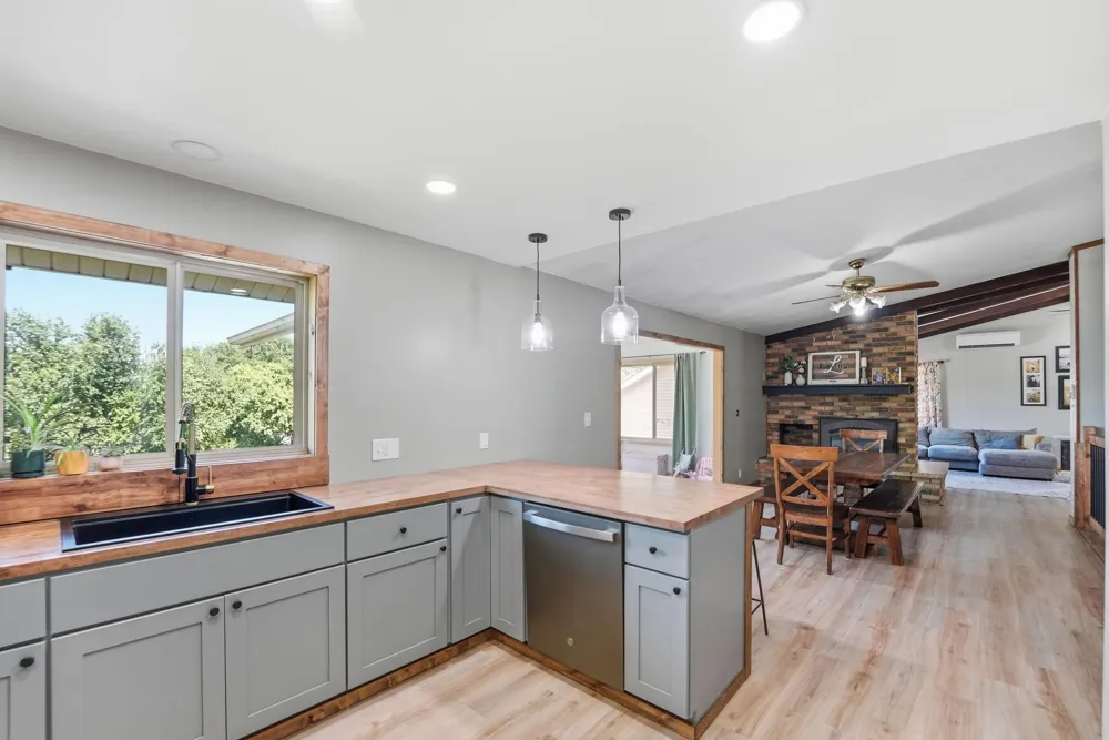 7126 196th Avenue NE New London, MN 56273