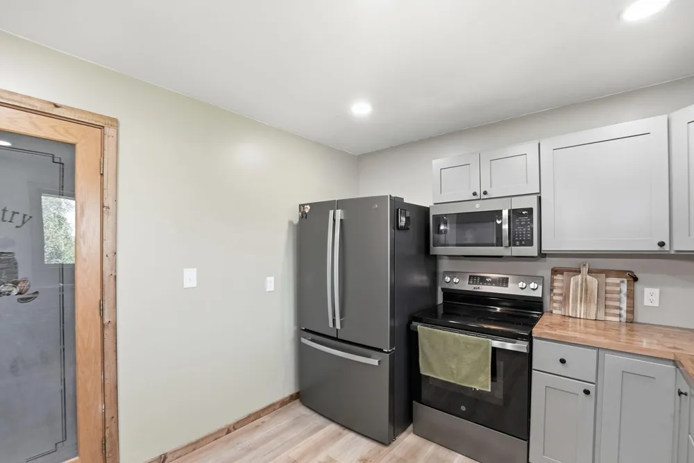 7126 196th Avenue NE New London, MN 56273