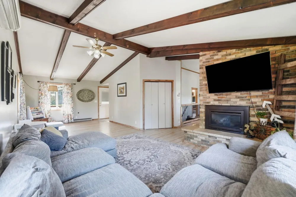 7126 196th Avenue NE New London, MN 56273