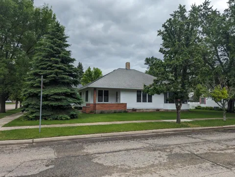 107 7th Avenue W