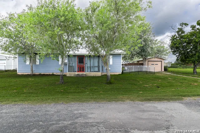 609 ROSALIE ST Falls City, TX 78113