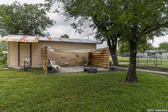 609 ROSALIE ST Falls City, TX 78113