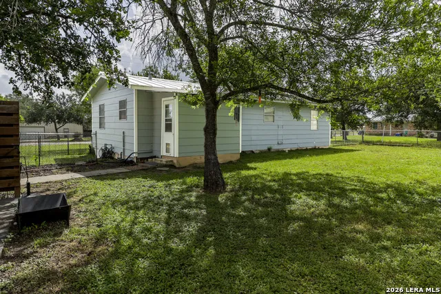609 ROSALIE ST Falls City, TX 78113