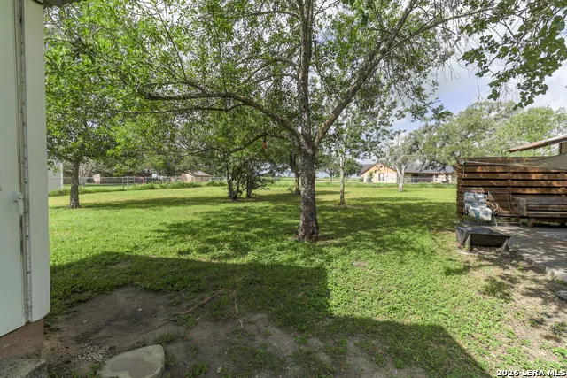 609 ROSALIE ST Falls City, TX 78113