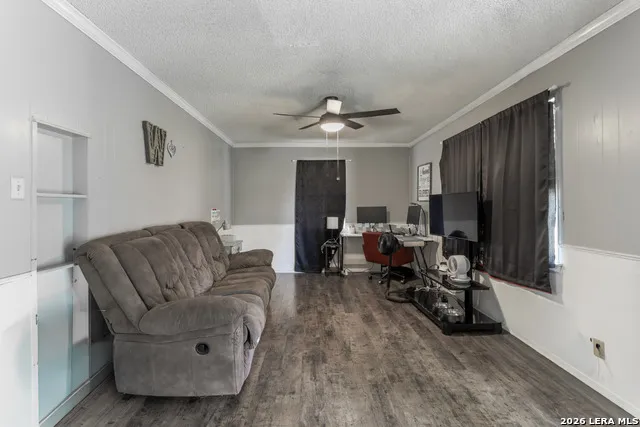 609 ROSALIE ST Falls City, TX 78113