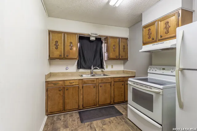 609 ROSALIE ST Falls City, TX 78113