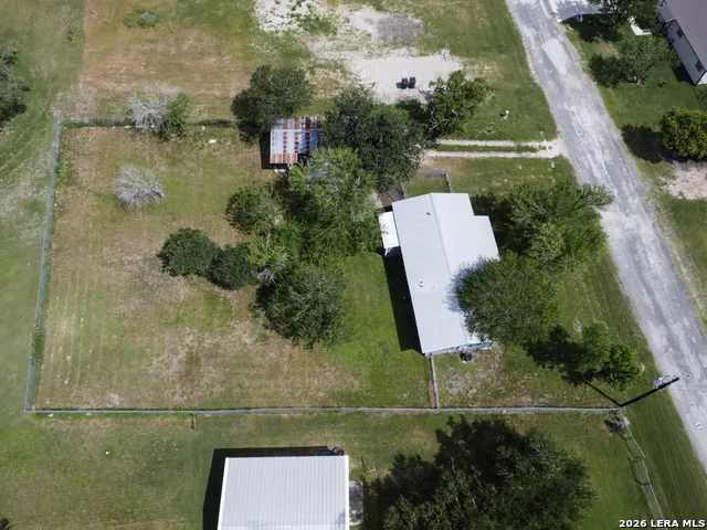 609 ROSALIE ST Falls City, TX 78113