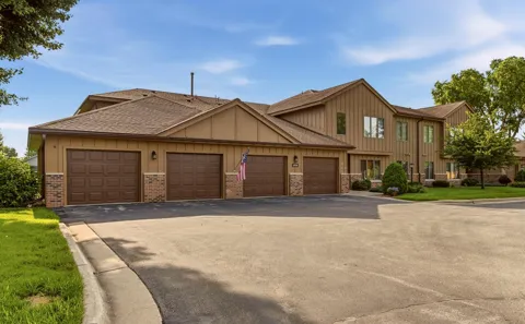 1808 Lakeview Court SW #101